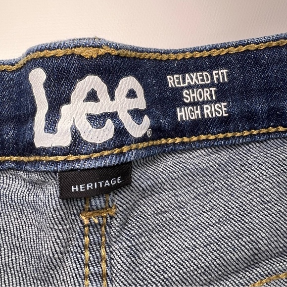 Lee relaxed fit short high rise shorts size 10 - Picture 2 of 4